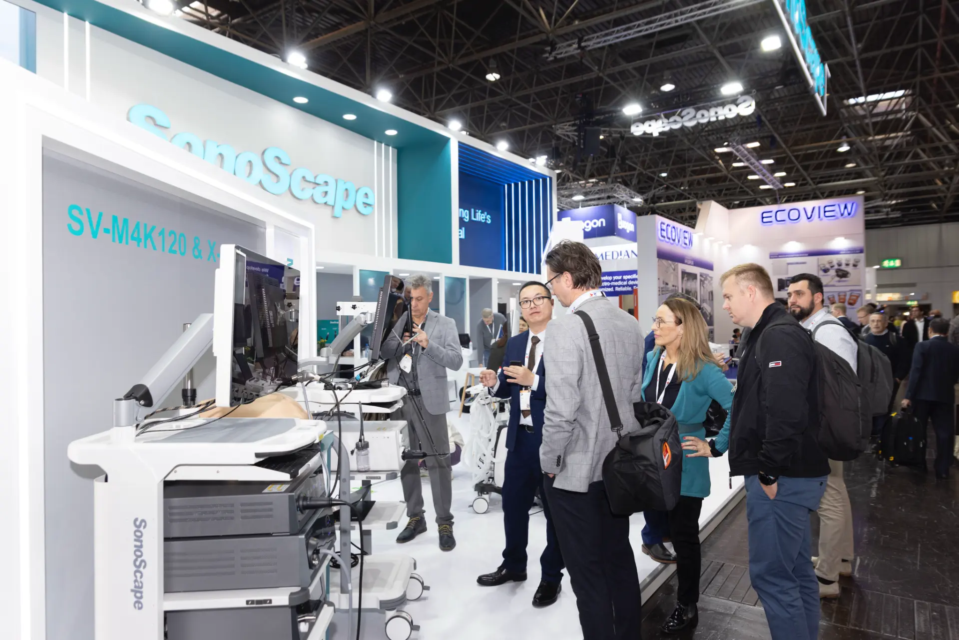 Messestand-Totale auf der MEDICA in Düsseldorf